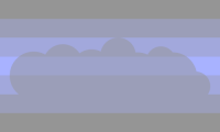 Horizontale Streifen, Farben von Oben anch unten: Dunkelgrau, Hellgrau-blau, Blassblau, blau, Blassblau, Hellgrau-blau, Dunkel Grau. Die drei mittleren blaustreifen sind von einem Dunkelgrauen Wolkensymbol teilverdeckt.
